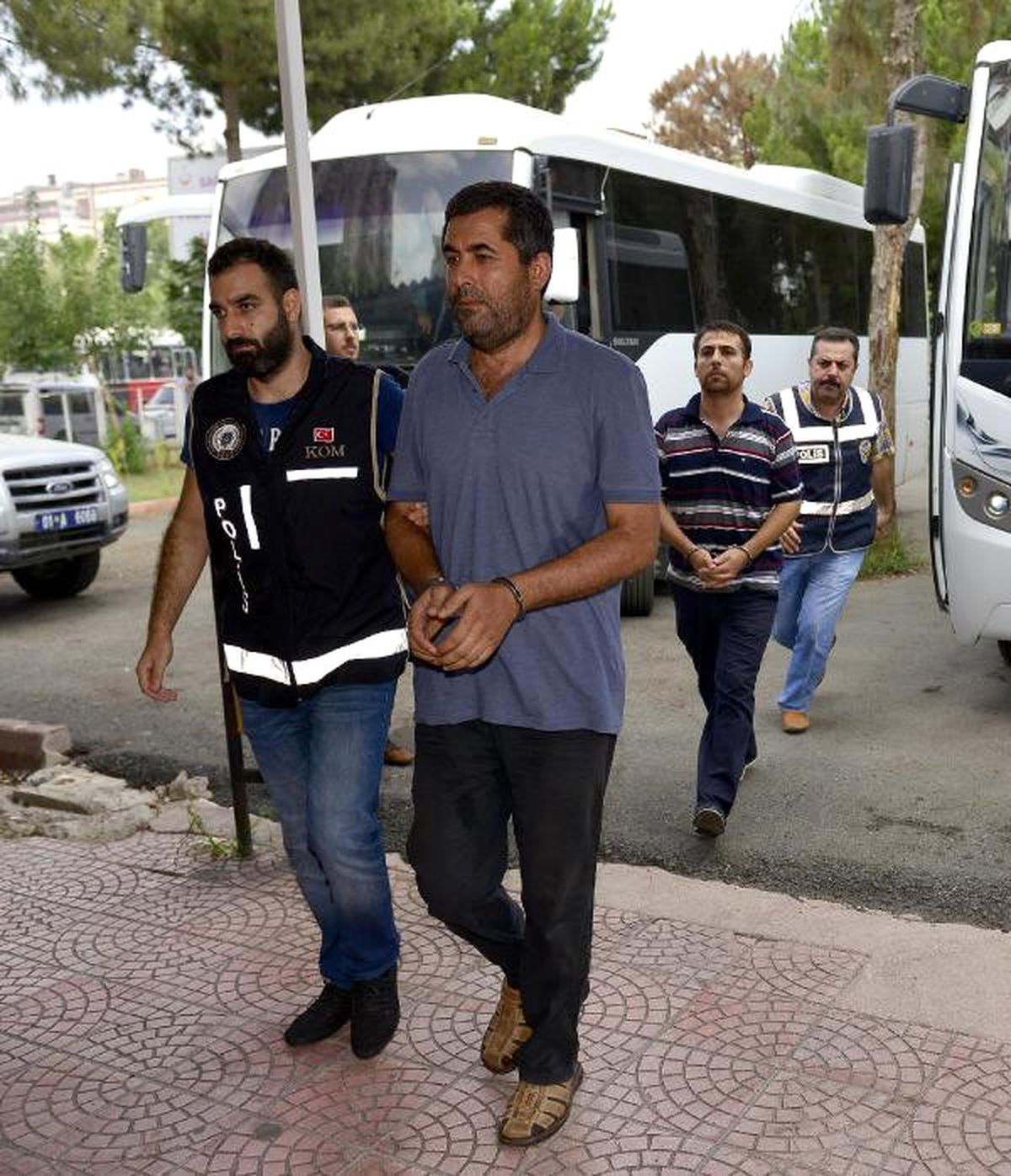 Fetö\'cü Öğretmenler Adliyeye Sevk Edildi
