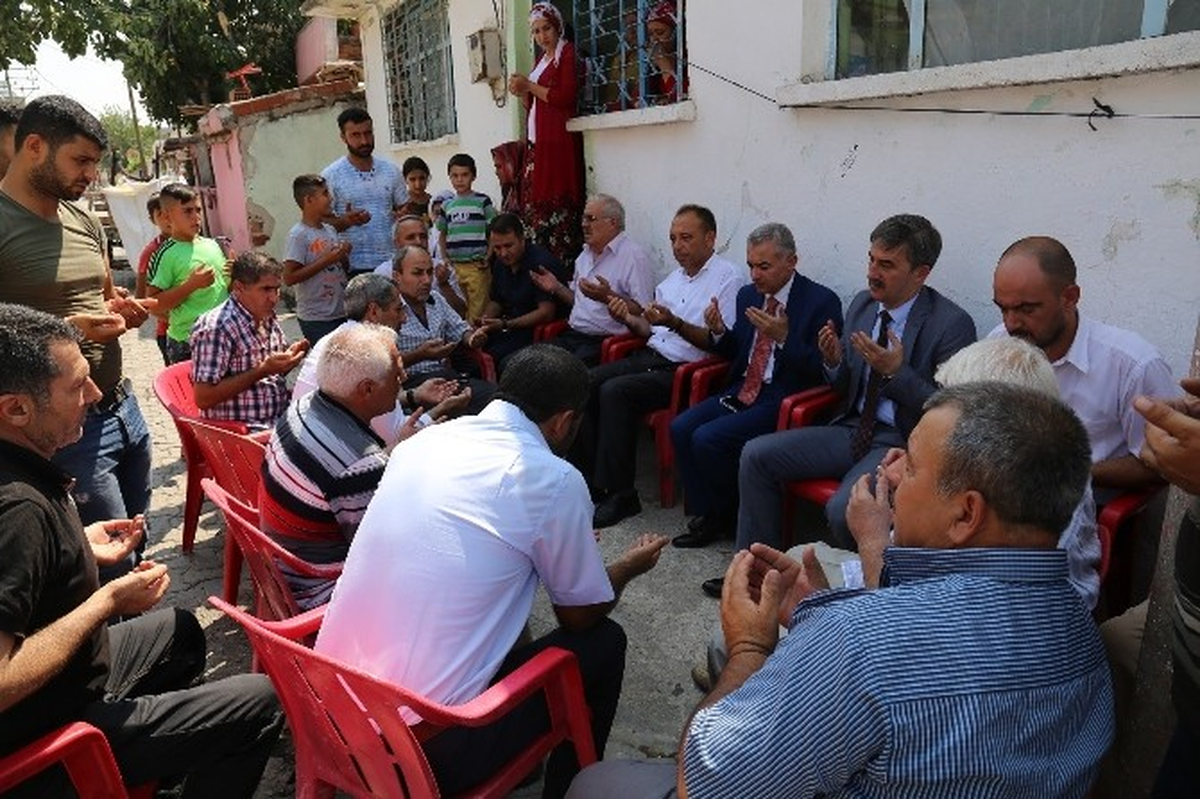 Gazi Er Okay\'ın Ailesine \'Geçmiş Olsun Ziyareti