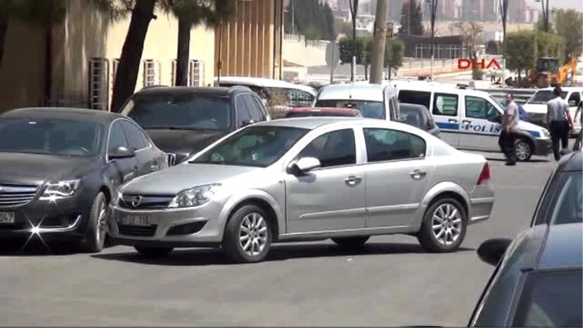 Gaziantep\'te El Freni Çekilmeyen Otomobil Paniğe Neden Oldu