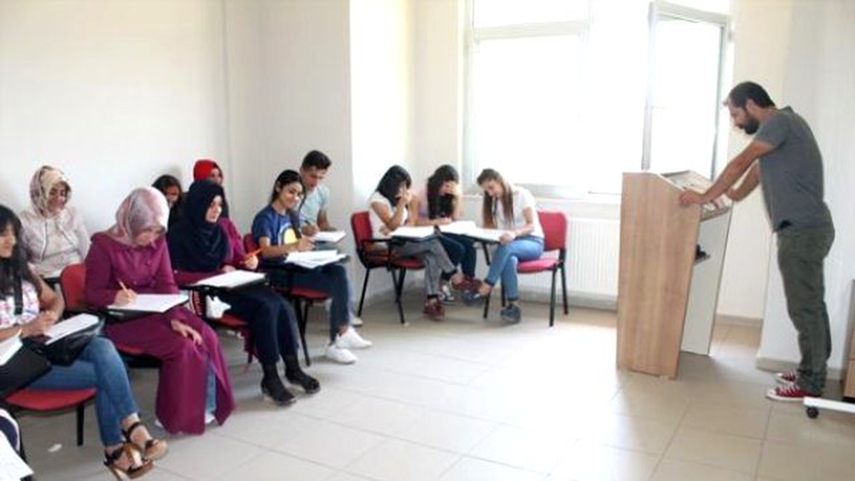 Gençler, KPSS Kurslarına Akın Ediyor