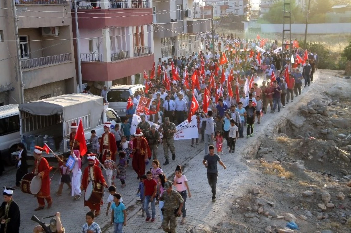 Güçlükonak\'ta Mehter Marşlı Demokrasi Yürüyüşü