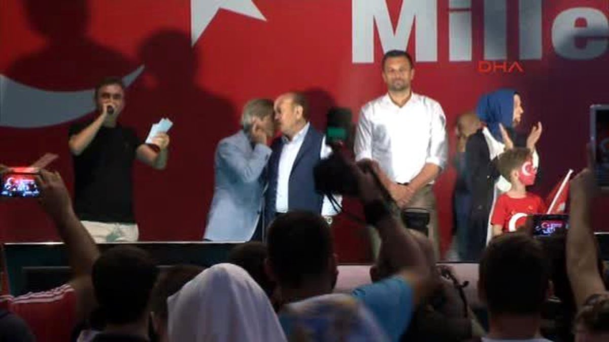 İstanbul\'da "Demokrasi Nöbeti"