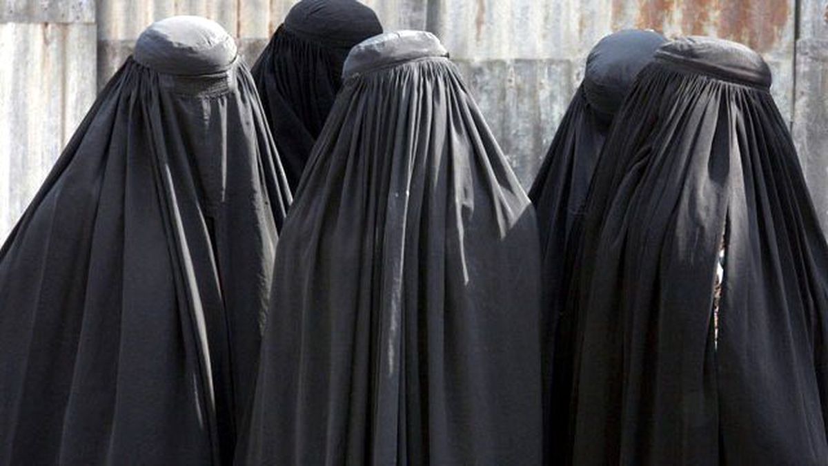 İsviçre'de Burkaya İlk Para Cezası Kesildi