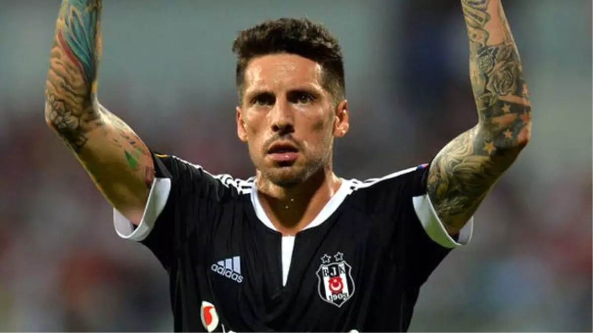 Jose Sosa\'nın A Takıma Ait Olan Alanlara Girmesi Yasaklandı