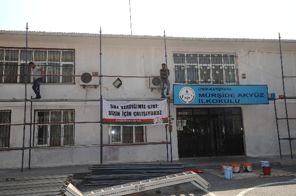 Karşıyaka\'nın Okullarına Bakım