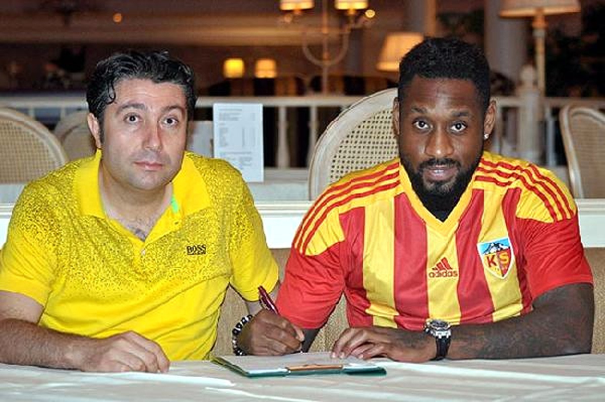 Kayserispor, Kamerunlu Stoper Kana Bıyık\'la 3 Yıllık Sözleşme İmzaladı
