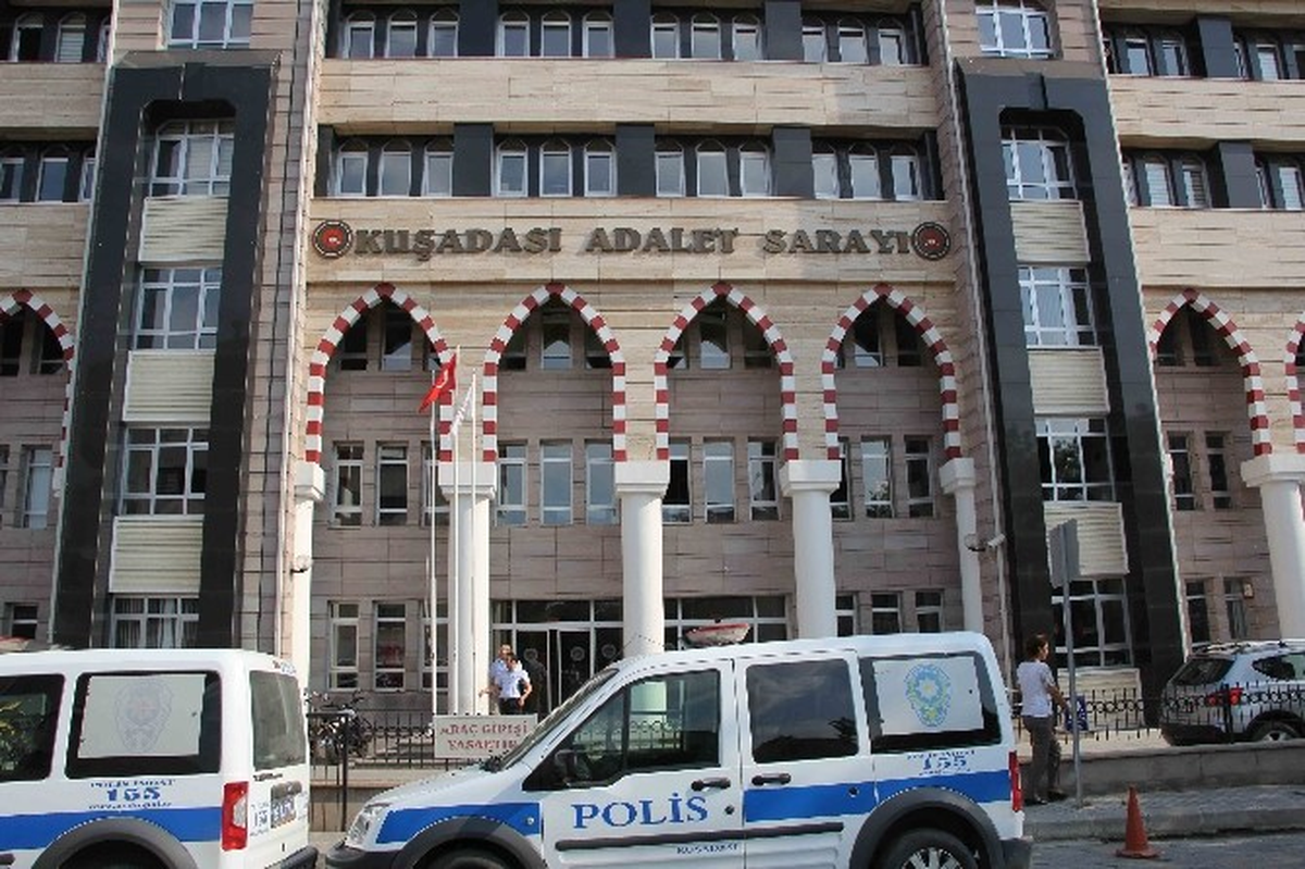 Kuşadası\'nda İş Adamlarına Fetö Operasyonu; 55 Gözaltı