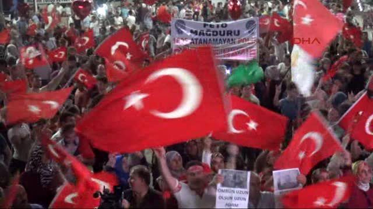 Mersin\'de Demokrasi Nöbeti Sürüyor