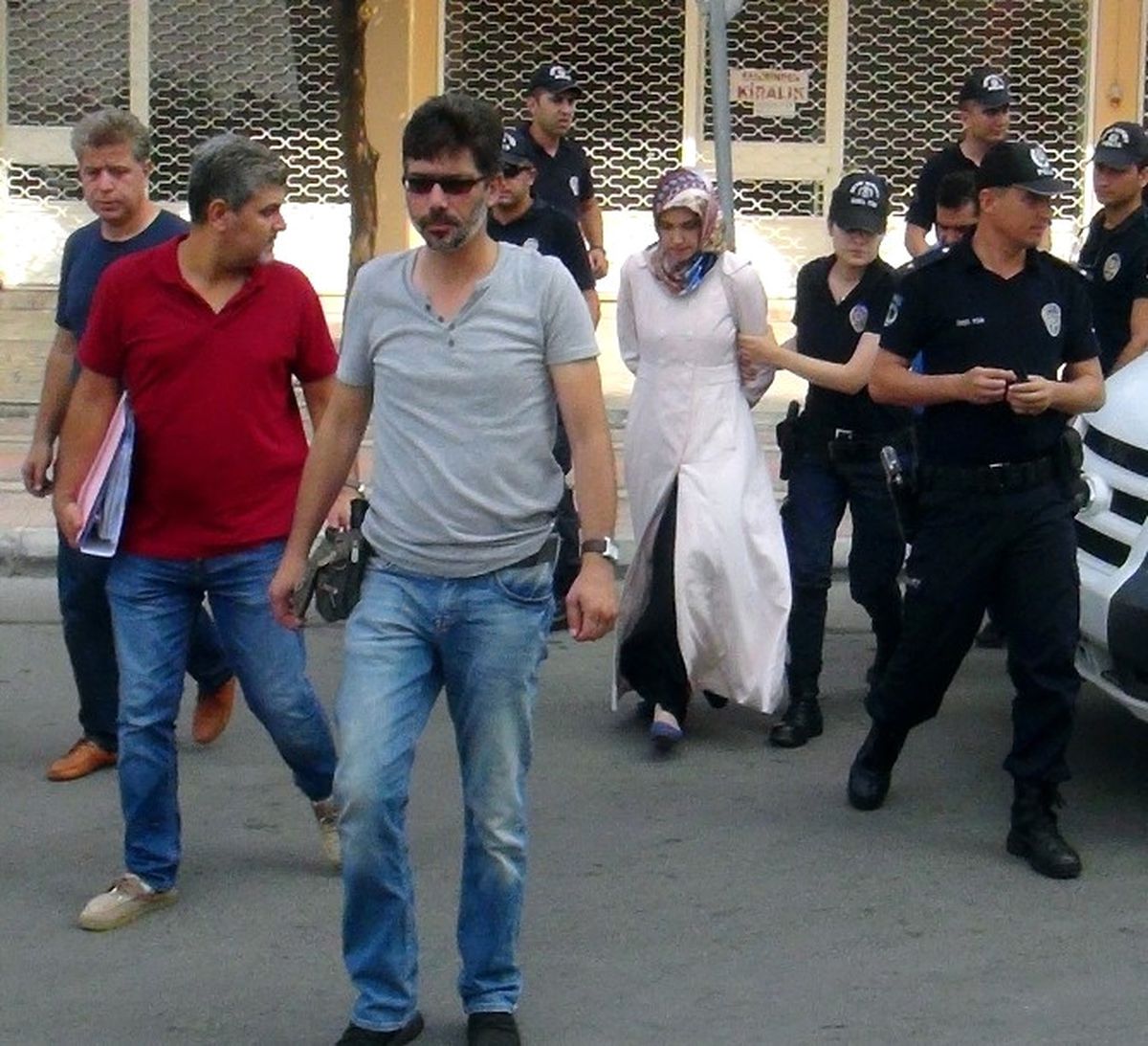 Mersin\'de Fetö\'cü \'Abla\' ve 2 Polis Adliyeye Sevk Edildi