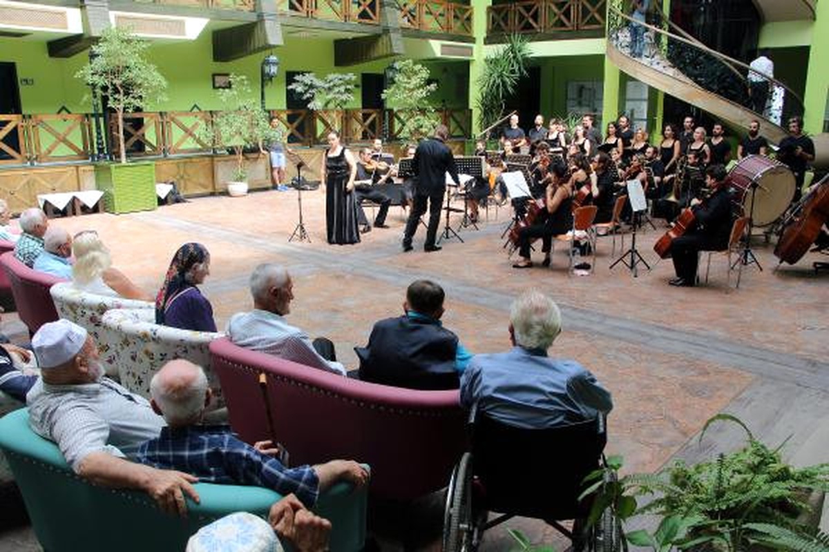 Opera Sanatçılarından Huzurevi Sakinlerine Konser