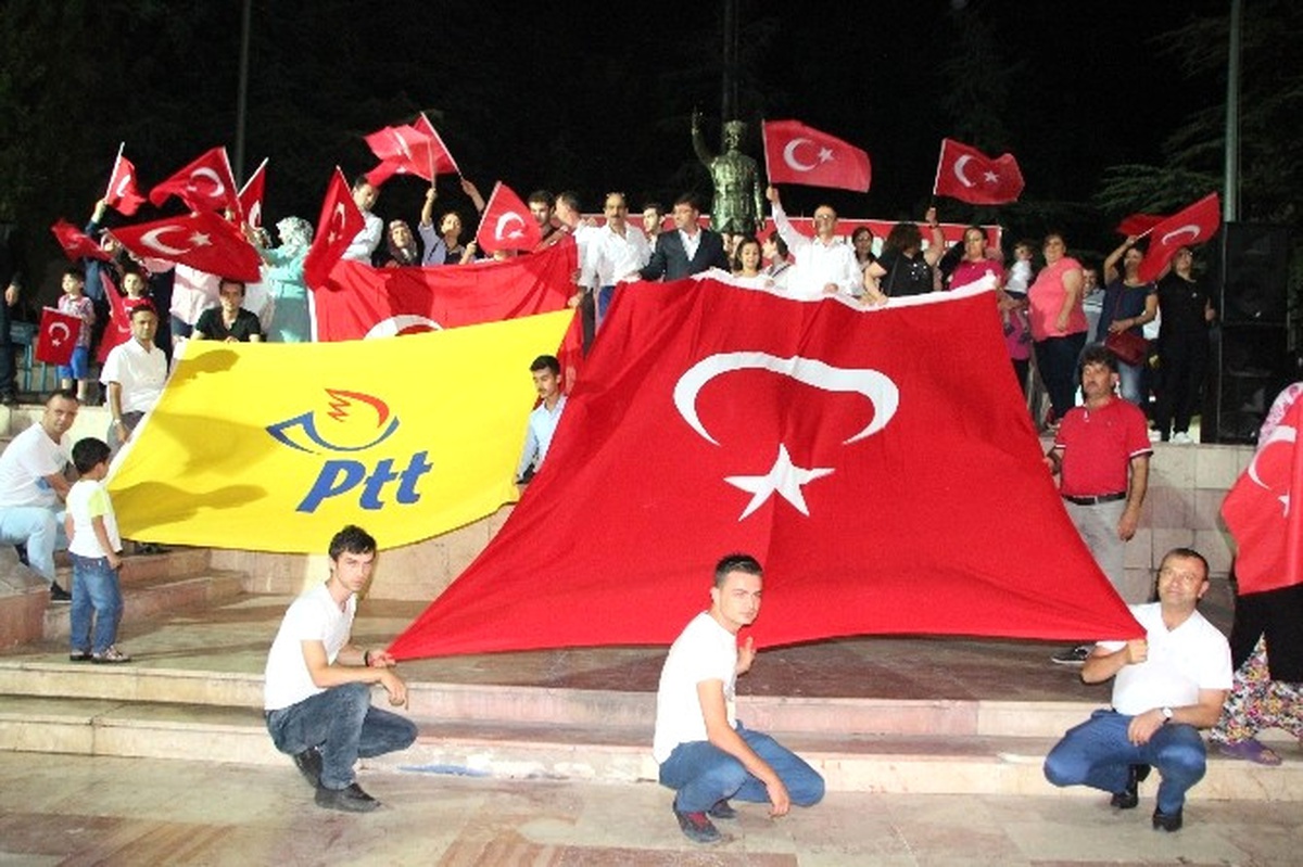 PTT Çalışanlarından Demokrasi Nöbetine Destek