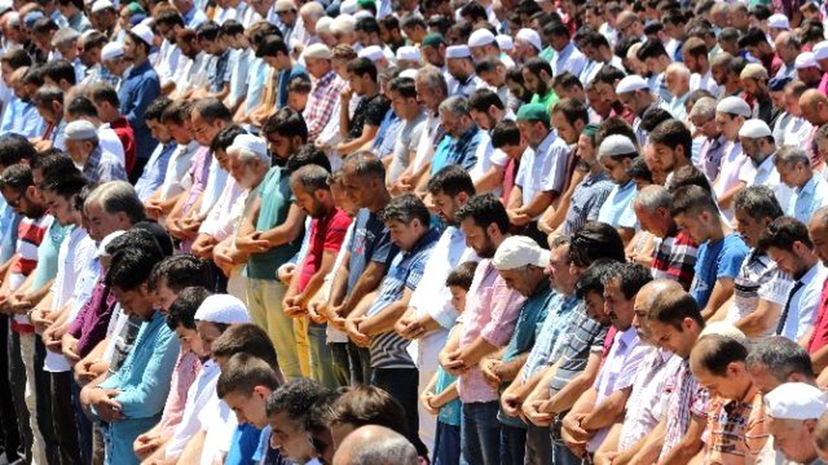 Sakaryalılar Kent Meydanında Son Cuma Namazını Kıldı