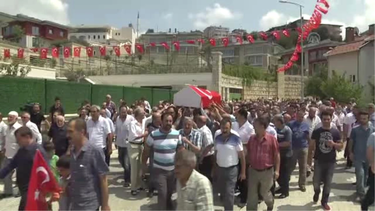 Şehit Cengiz Hasbal\'ın Cenazesi Toprağa Verildi.