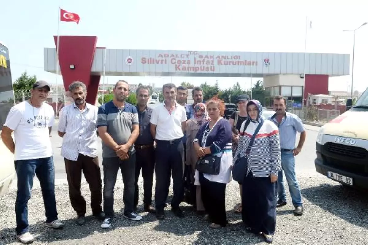 Silivri Cezaevi\'nde Tutuklu Askerlerle Yakınları Görüştü