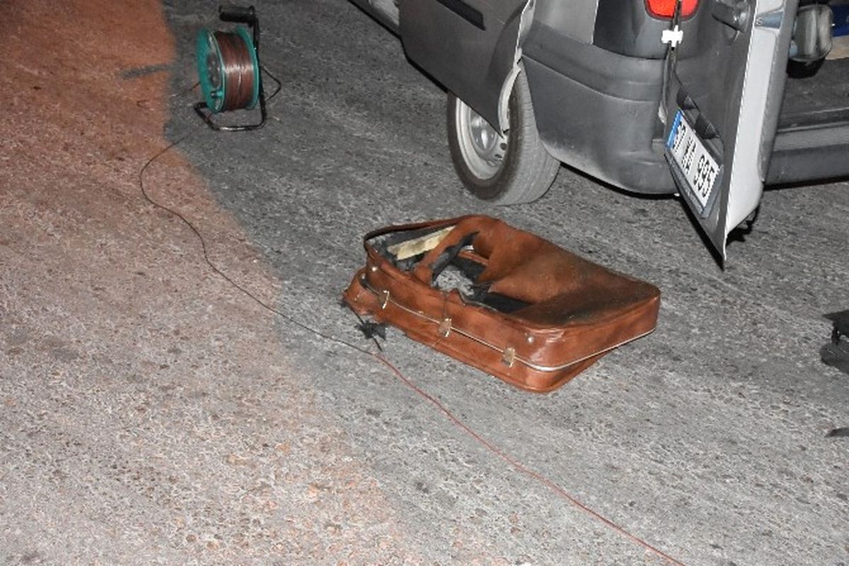 Şüpheli Çanta Fünye ile Patlatıldı