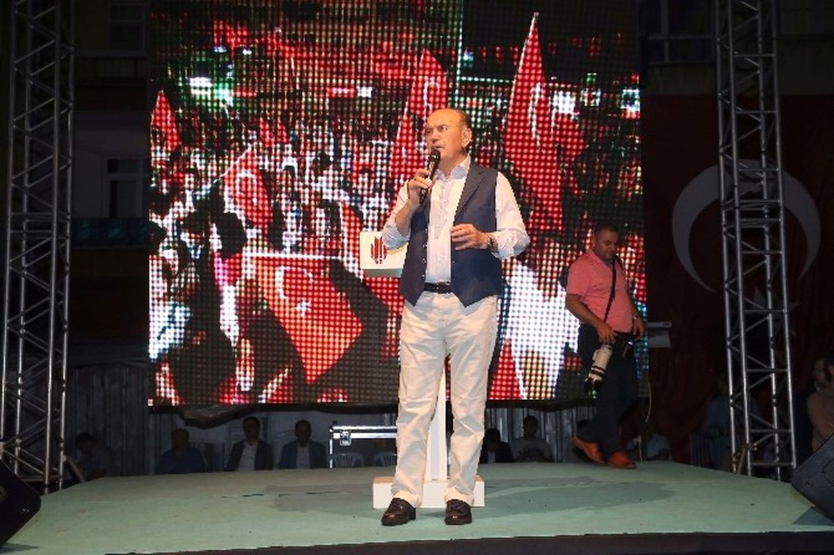 Ümraniye Şehitler Meydanı\'da Milli İrade Nöbeti\'ne Devam