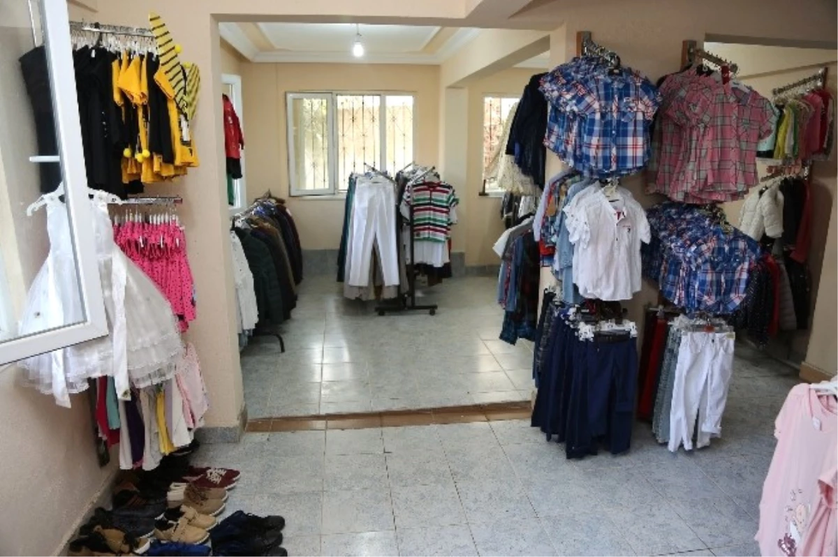 Ünye\'de İhtiyaç Sahipleri İçin Giyim Mağazası Açıldı
