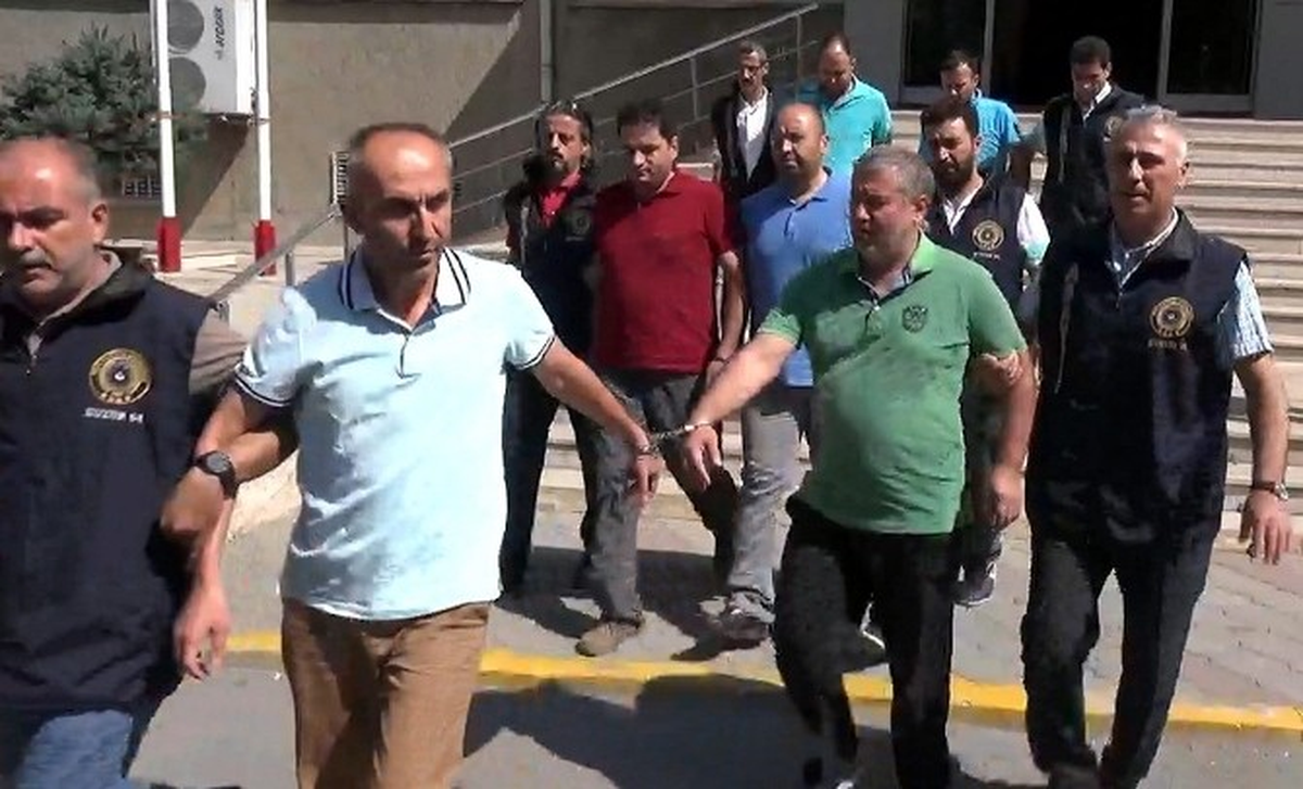 Uşak\'ta Fetö\'den Gözaltına Alınan Emniyet Personeli Hakim Karşısında