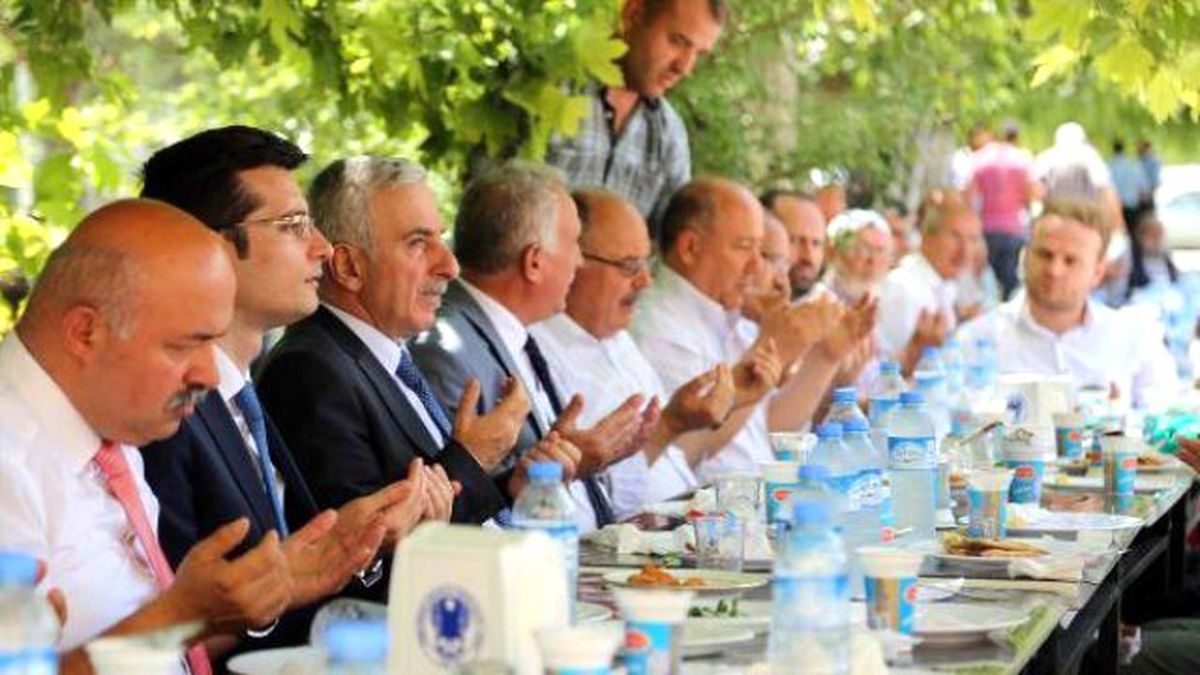 Vali Kamçı, Şehit Mevlidine Katıldı