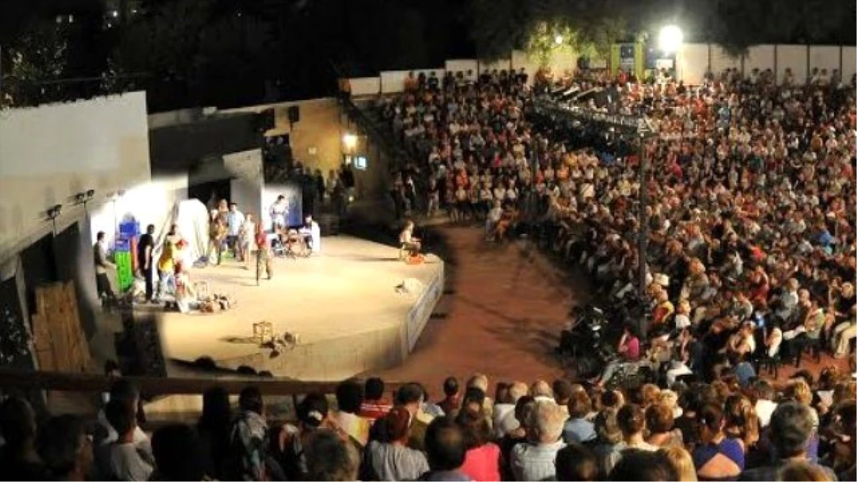 Kadıköy Belediyesi Tiyatro Festivali Başladı