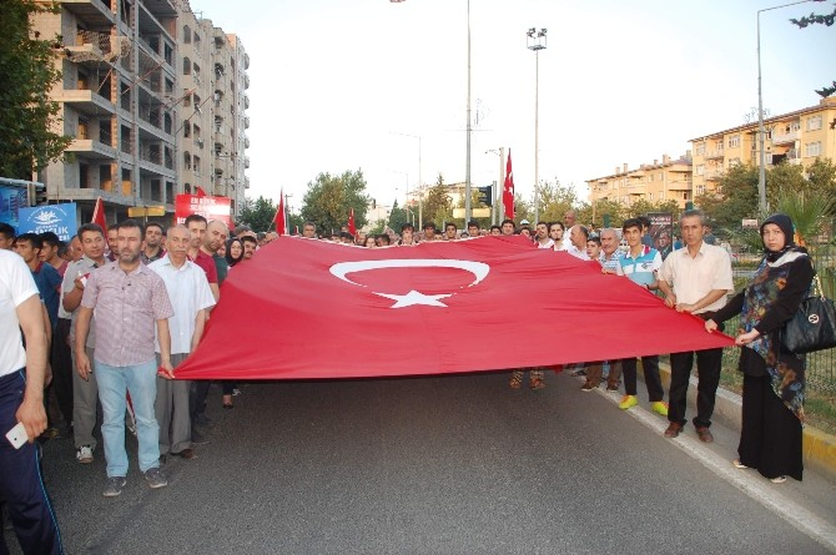 Adıyaman\'da, Demokrasi Yürüyüşü Yapıldı