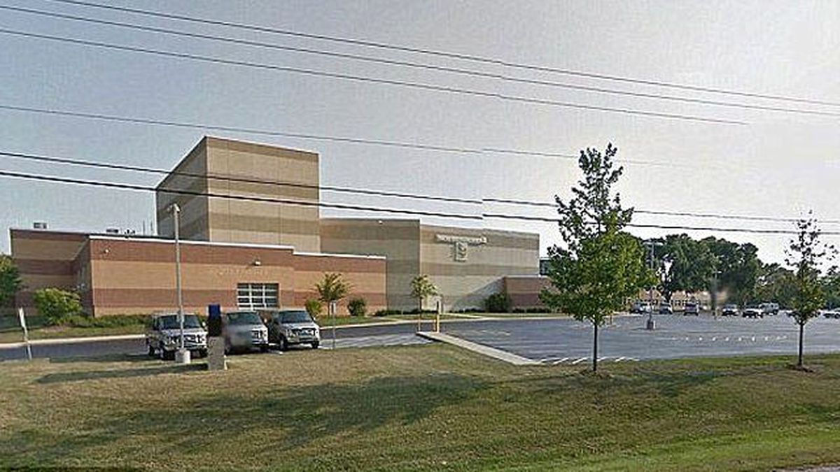 Almanya'da 28 Yaşındaki Kadın Öğretmen Öğrencisiyle İlişkiye Girdiğini Kabul Etti