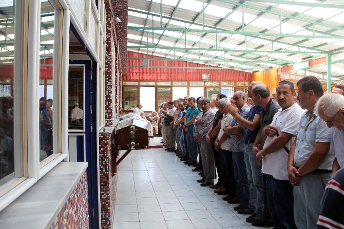 Annelerinin Bıçaklayarak Öldürdüğü 2 Kardeş Toprağa Verildi