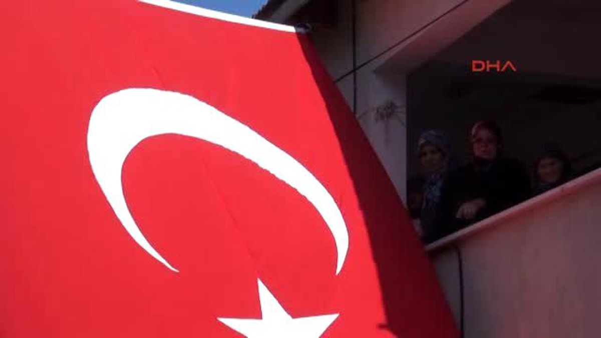 Balıkesir Binlerce Balıkesirli Şehidini Uğurladı1-