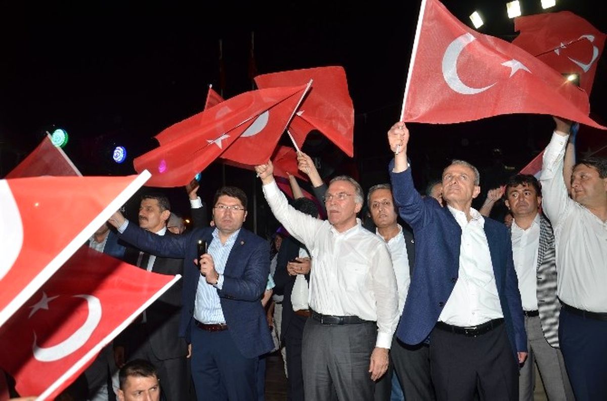 Bartın\'da Demokrasi Nöbeti Aralıksız Sürüyor