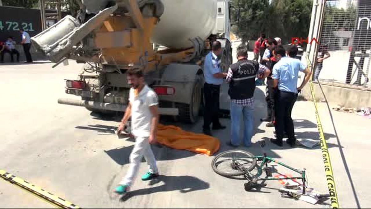 Beton Mikserinin Ezdiği Bisikletli 2 Kişi Öldü