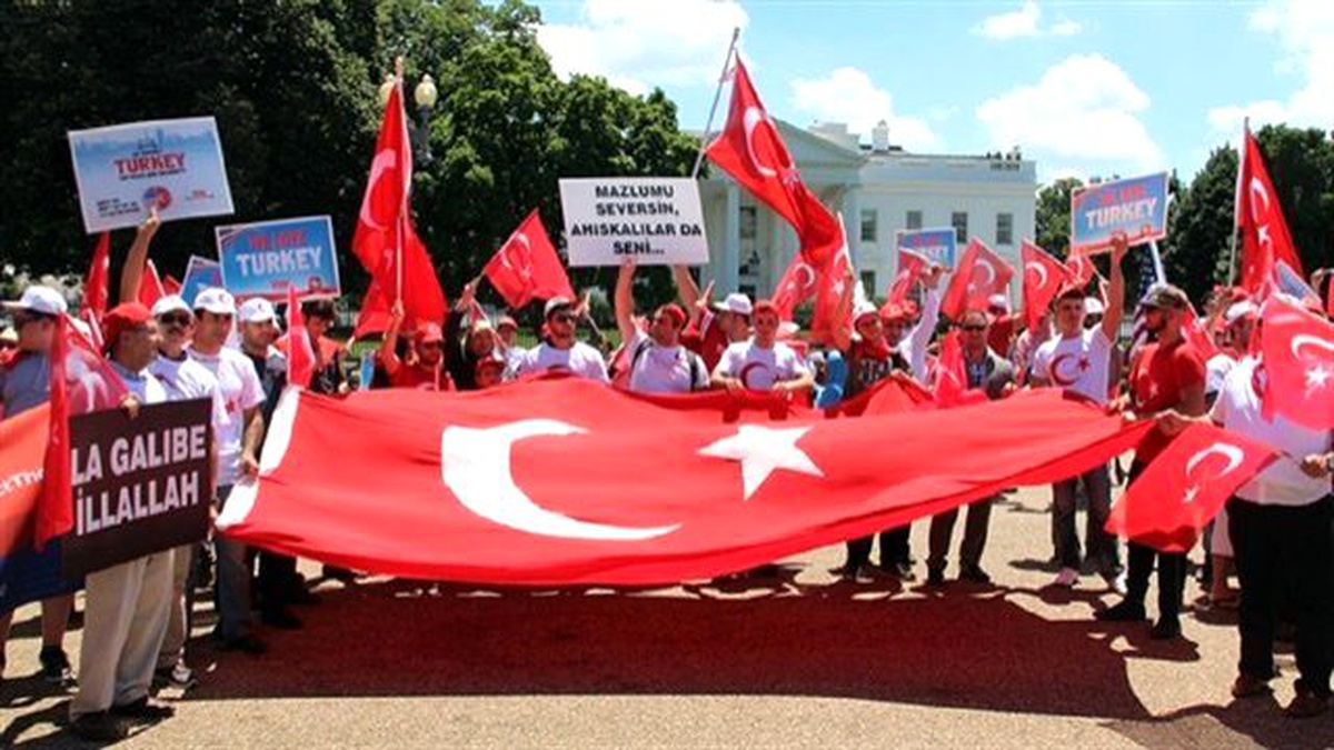 Beyaz Saray Önünde "Darbeye Karşı Demokrasi" Mitingi Yapılacak