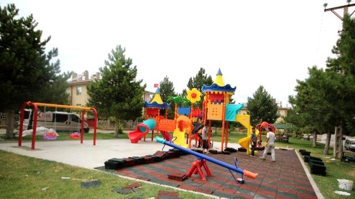 Beyşehir\'de Çocuklar İçin Güvenli Oyun Parkı