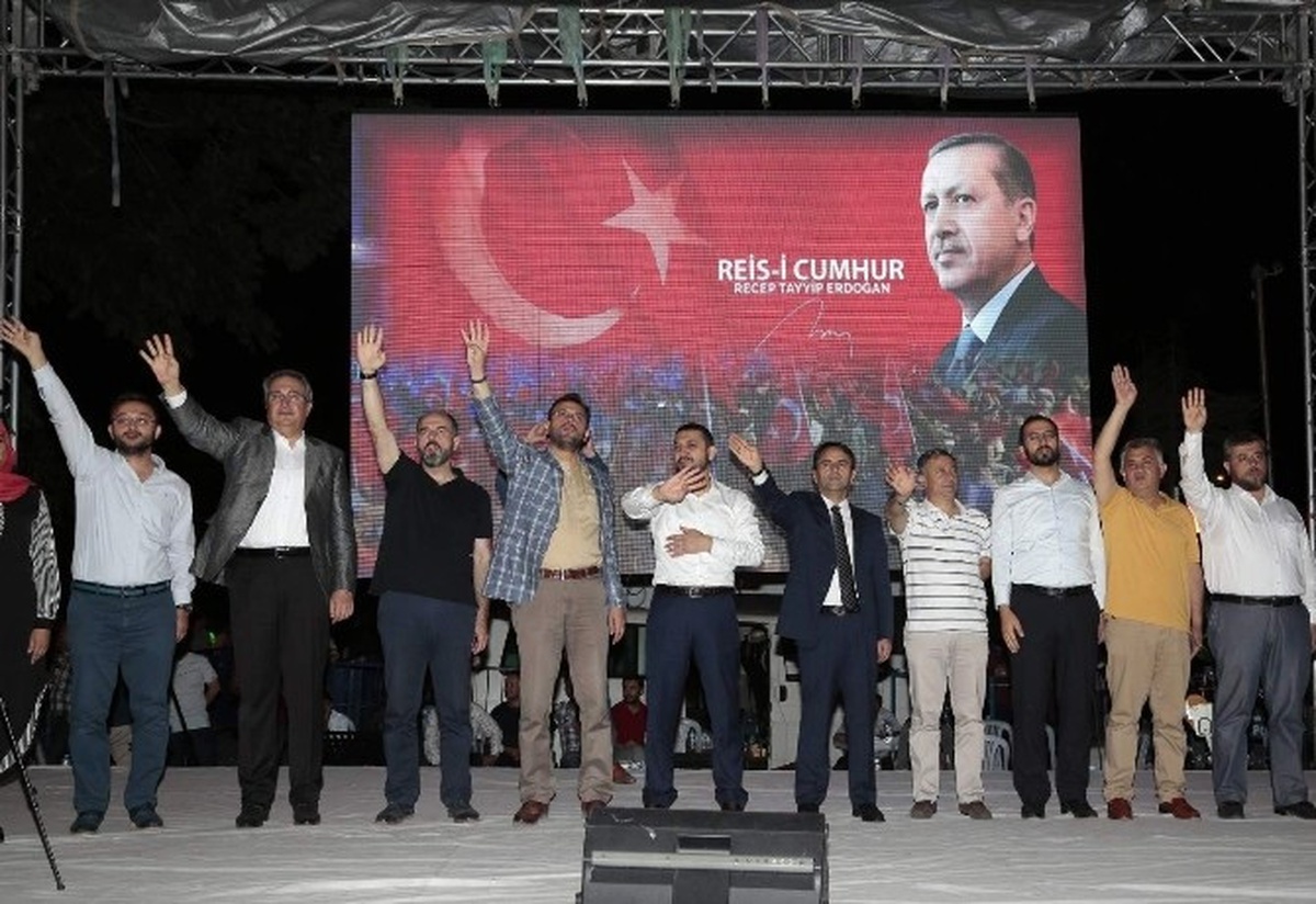 Demokrasi Nöbeti Birlik ve Beraberlik İçerisinde Devam Ediyor