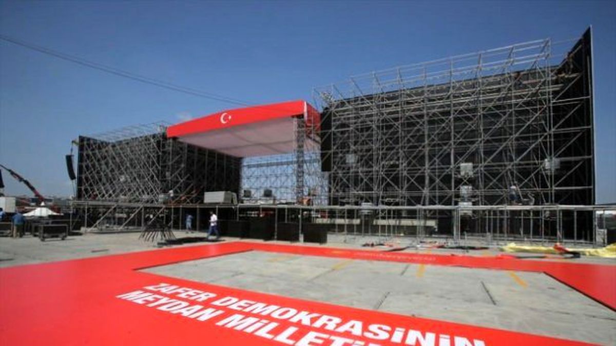 Demokrasi ve Şehitler Mitingi