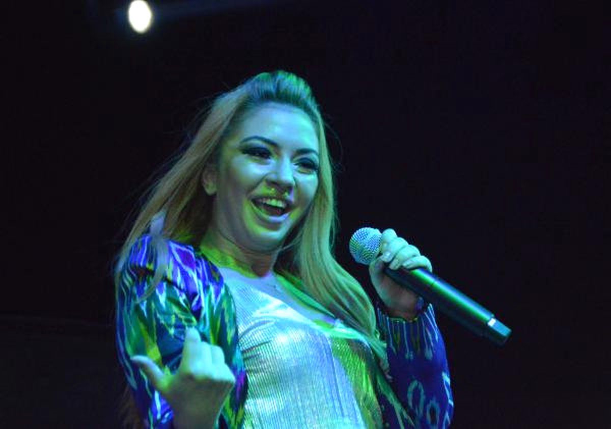 Ece Seçkin, Edirne\'de Hayranlarına Konser Verdi