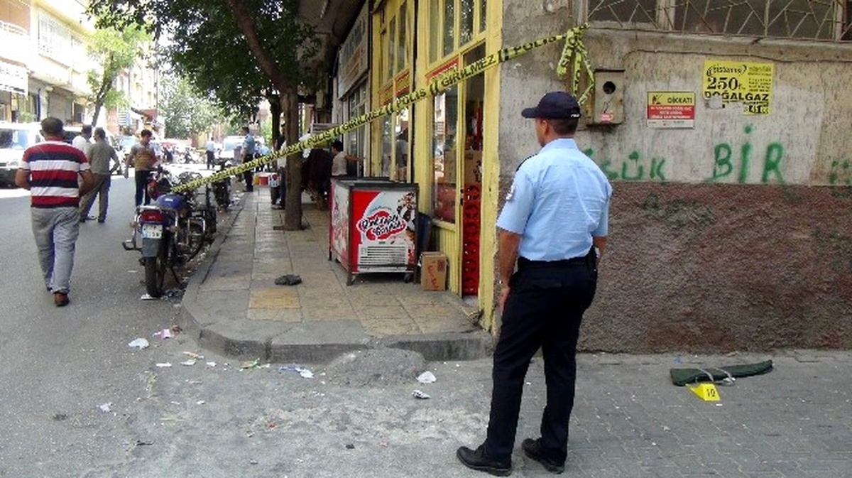 Gaziantep\'te Güpe Gündüz Pompalı Tüfeklerle Çatışma: 4 Yaralı