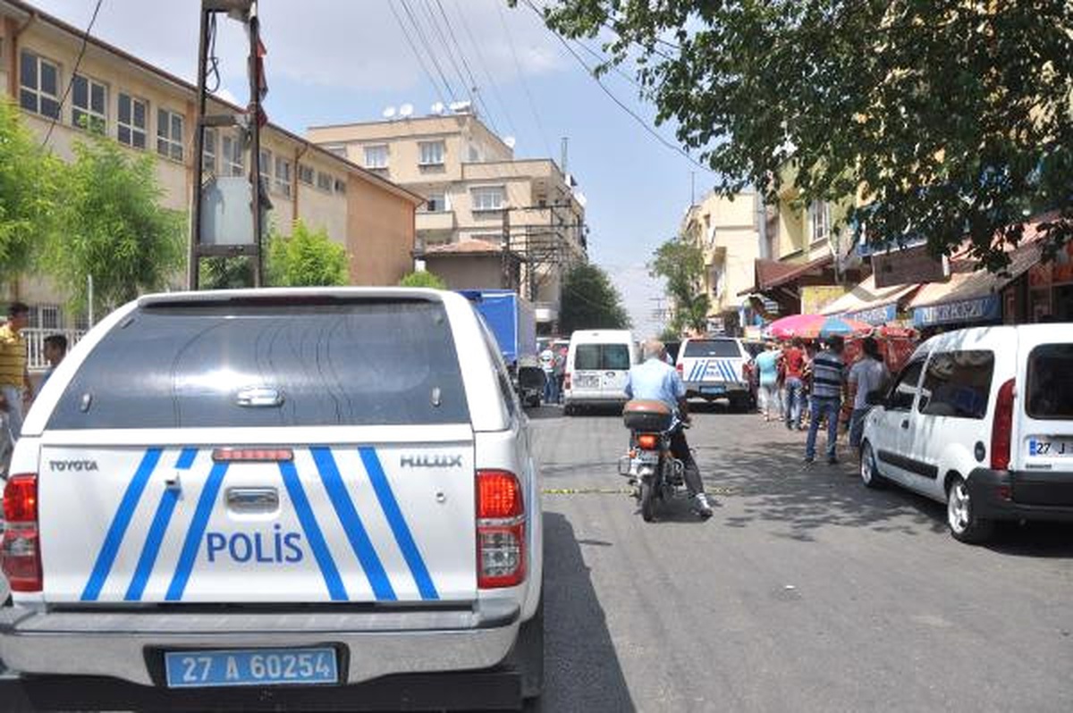 Gaziantep\'te Tüfekli Kavga: 4 Yaralı, 2 Gözaltı