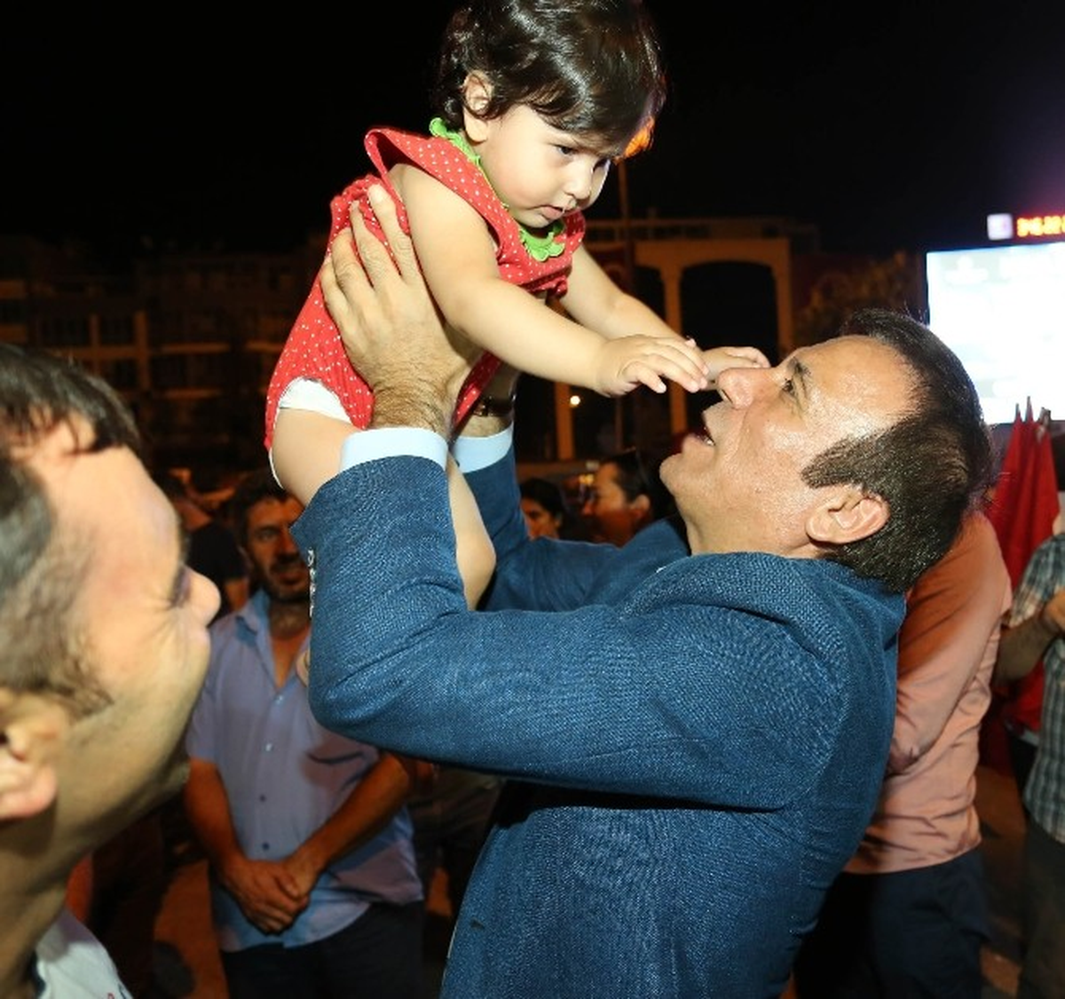 Genç: "Fetö\'ye Sempati Duyanlar da Onlar Gibidir"