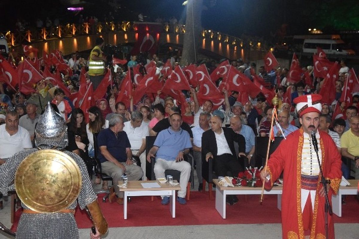 Giresun\'da \'Demokrasi Nöbeti\' Devam Ediyor.