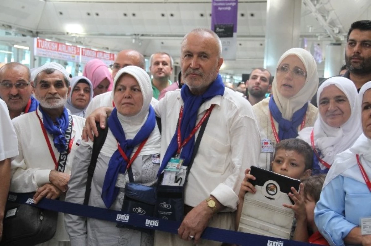 Hacı Adayları Kutsal Topraklara Dualarla Uğurlandı