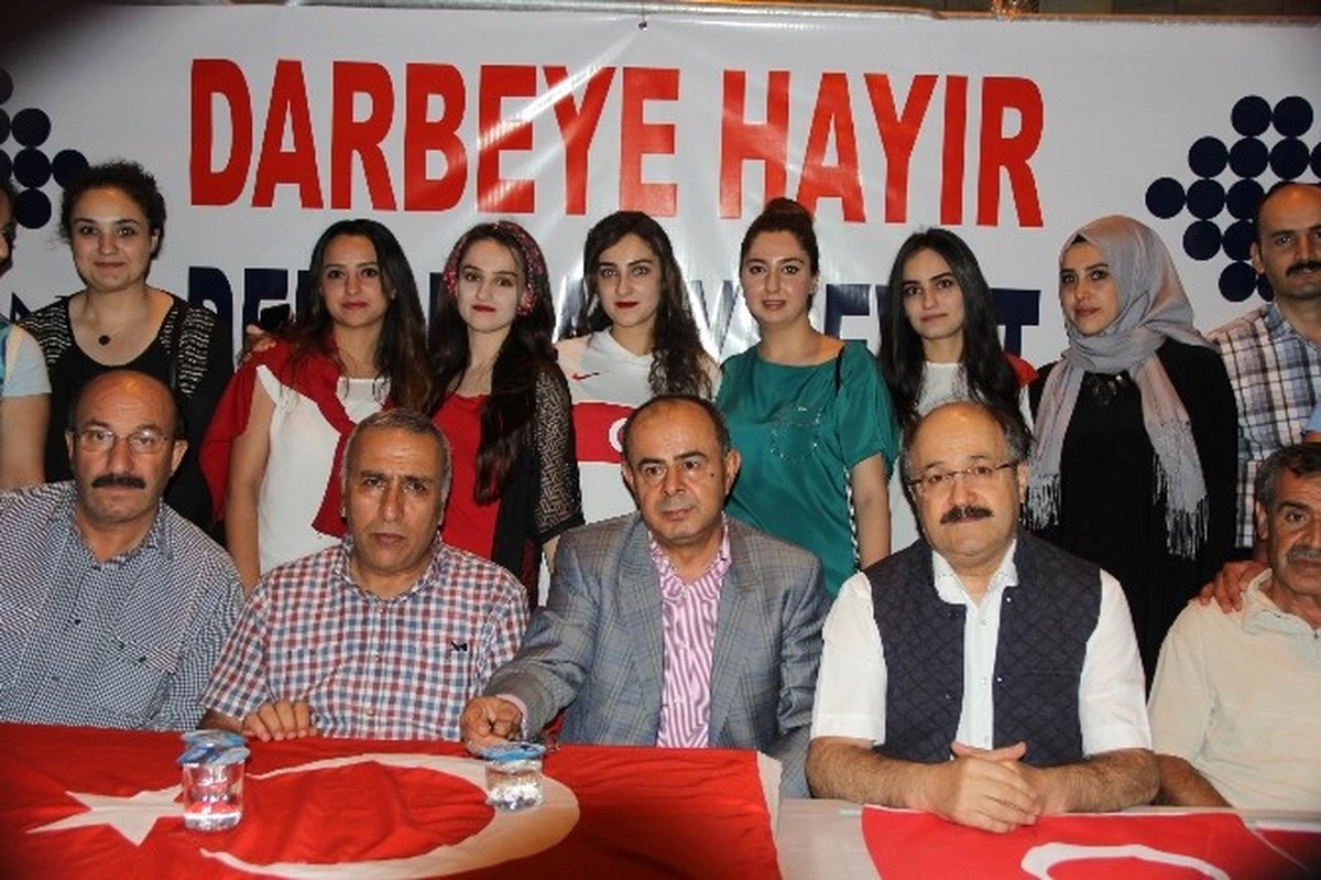 İlbank\'tan Demokrasi Nöbeti Tutanlara Kumanya Desteği