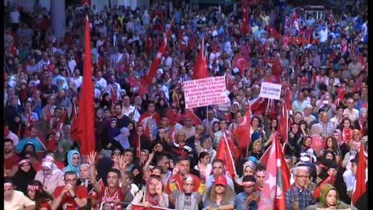 İstanbul\'da "Demokrasi Nöbeti"