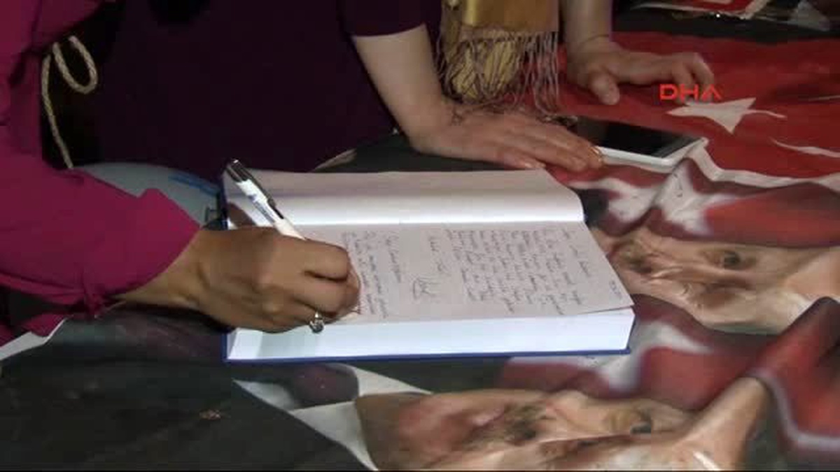 İzmir-Gurbetçiler \'Demokrasi Nöbeti\'nde
