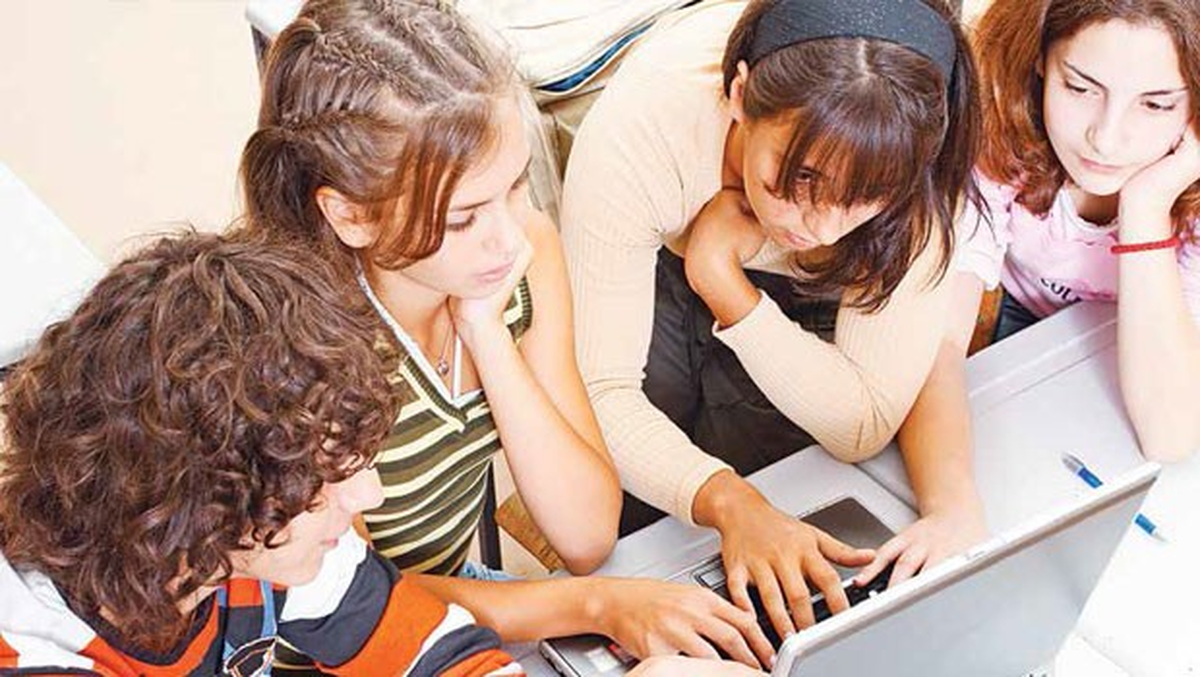 Kapatılan Üniversitelerdeki Öğrencilerin KYK Bursları Kesildi