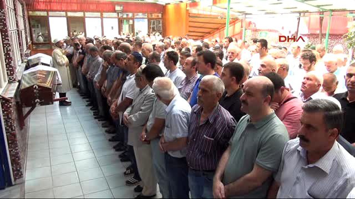 Karabük Annelerinin Öldürdüğü Kız Kardeşler Karabük\'te Toprağa Verildi