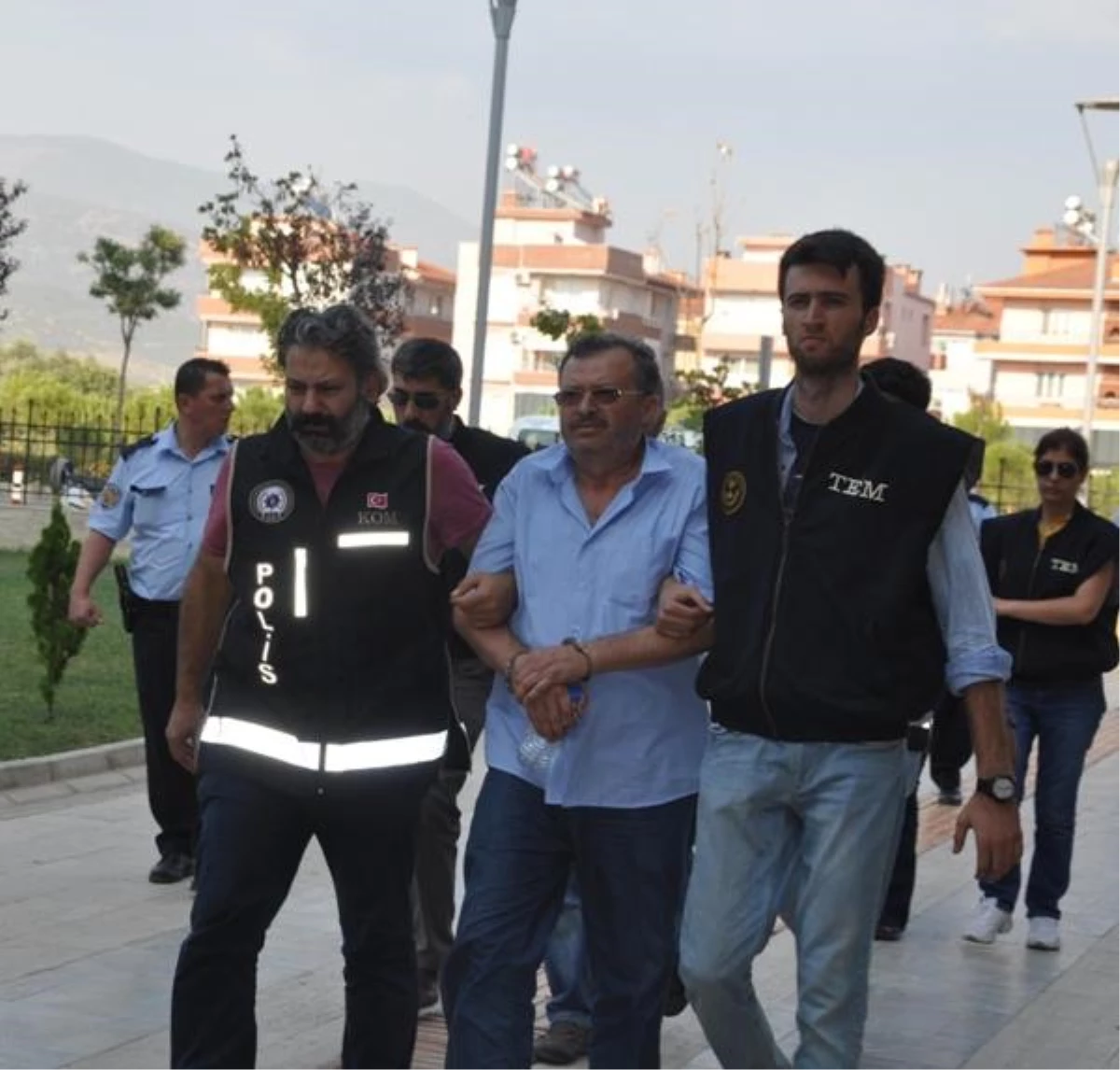 Kayseri ve Ankara\'da Gözaltına Alınan 3 Kişi Ödemiş\'e Getirildi