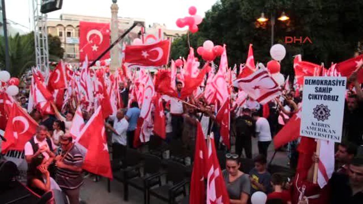 KKTC\'de "Demokrasiye Destek Mitingi"