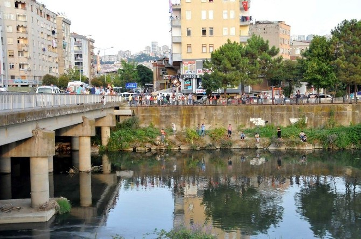 İntihara Kalkışan Genci Umursamadılar, Balık Tutmaya Devam Ettiler