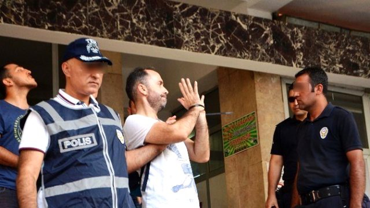 Malatya\'da 1 Albay ile 12 Polis Tutuklandı