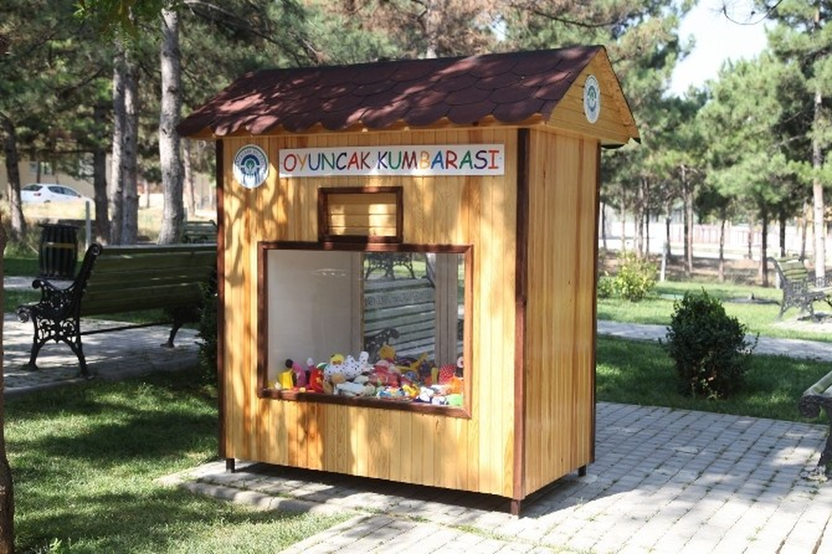 Oyuncak Kumbarası\'nda Oyuncaklar Birikmeye Başladı